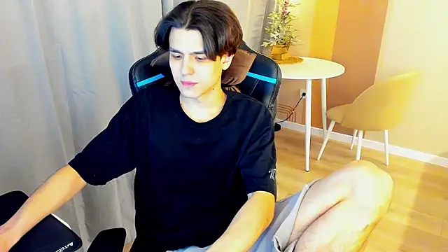 TravisRevas's cam snapshot