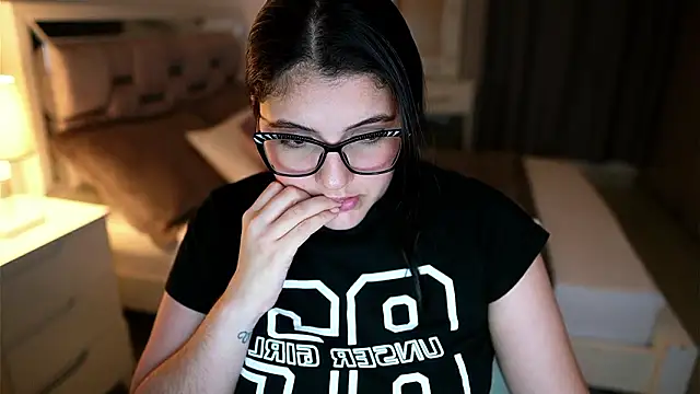 Camilaa_bueno's cam snapshot