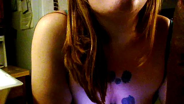 ScrawburryBBW's cam snapshot