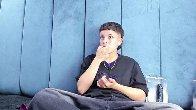 Megan_Thompson_'s cam snapshot