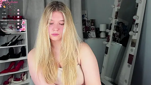 Rebecca_Kelly's cam snapshot