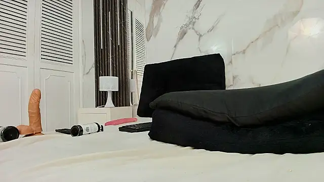 MayaBaker's cam snapshot