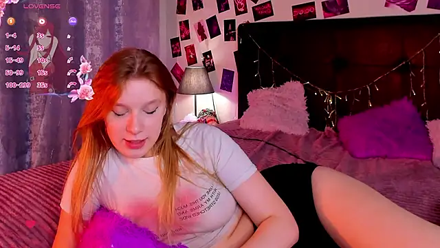 KarambaMoon live sex cam