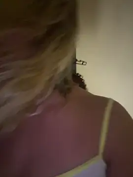 Bia_sexynovaes live sex cam