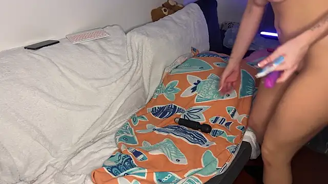 alanahart's cam snapshot