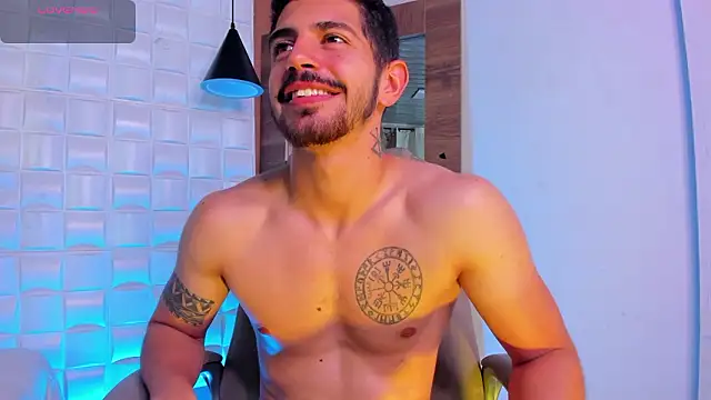 AlejandroStormm live sex cam