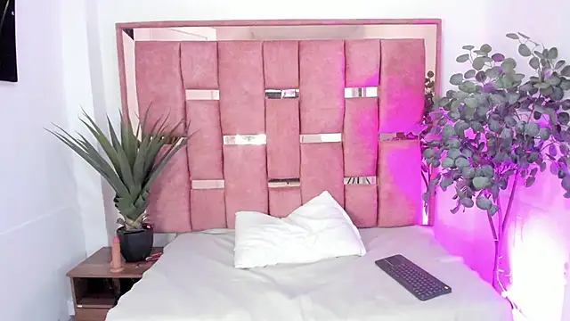 gemma_roberts_'s cam snapshot