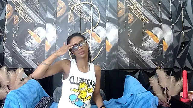 Lilmisbaddyxxx's cam snapshot