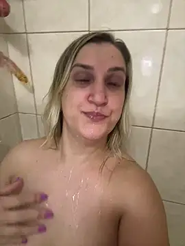 Bia_sexynovaes live sex cam