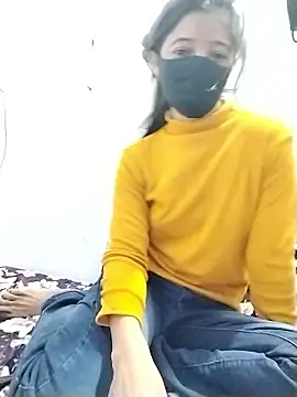 Cute-Naavya live sex cam