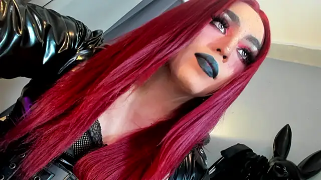 DominaAurumXXX live sex cam