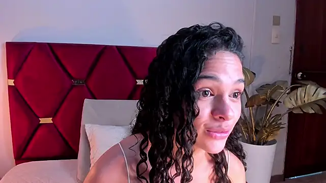 PaulinaSaint's cam snapshot