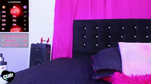 cutenaked_8 live sex cam