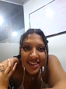 ashley-17's cam snapshot