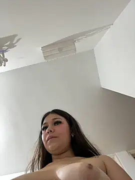 Alyshanon18's cam snapshot