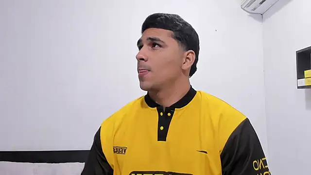 noah_belami's cam snapshot