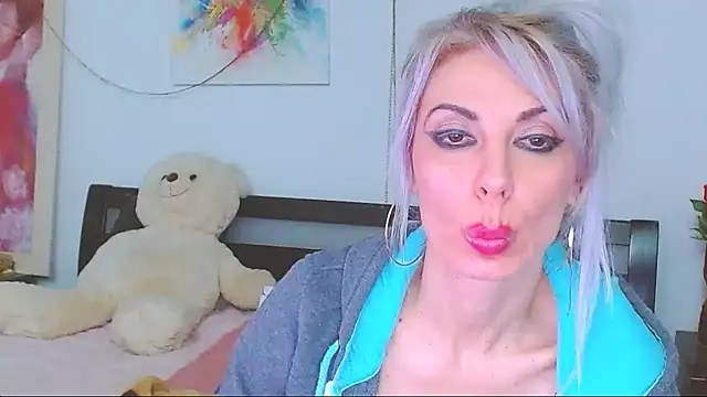 HoneyLara's cam snapshot