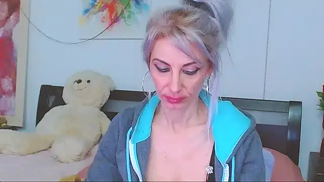 HoneyLara's cam snapshot