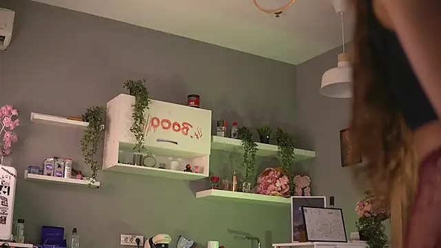 ButterflyLeah's cam snapshot