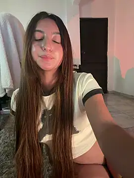 aly_golden_ live sex cam