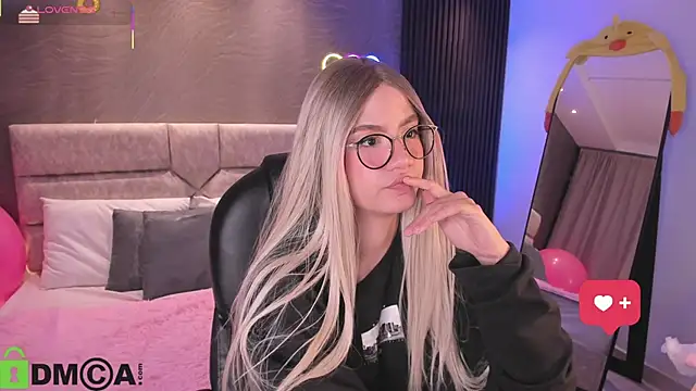 Arinextdoor's cam snapshot