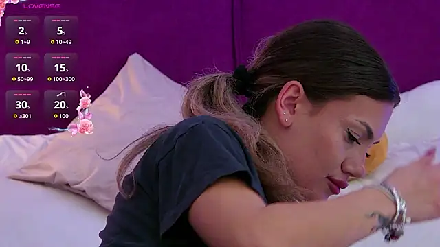 CelineHuddson live sex cam