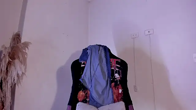 carolinemiller7 live sex cam