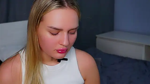 AmyLowe04's cam snapshot