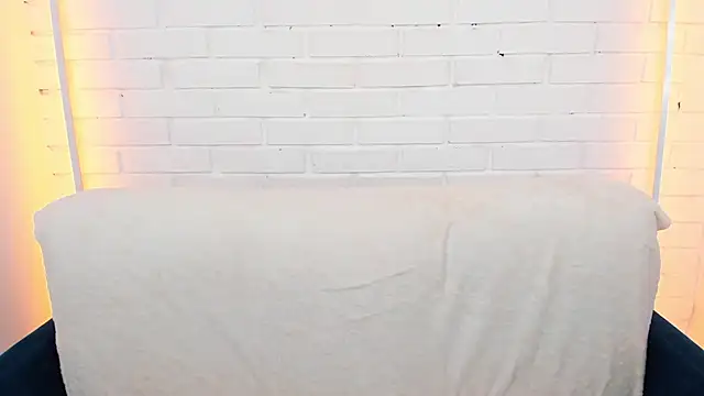 AlinaLovelyX's cam snapshot