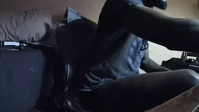 EYEzIAM live sex cam