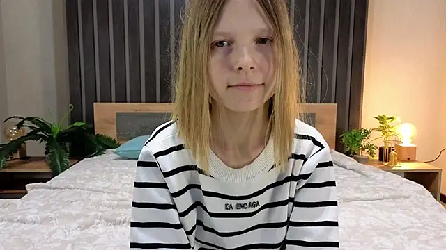 EssieVogel live sex cam