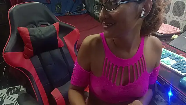 AdelaPow's cam snapshot