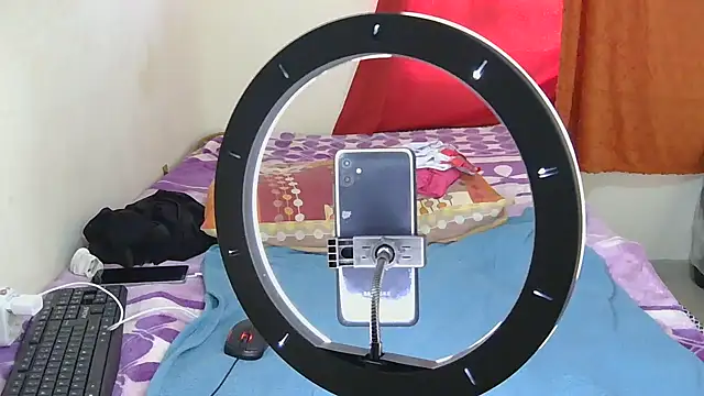 Dark-dindy18's cam snapshot