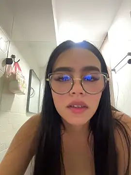 mara_swan_'s cam snapshot