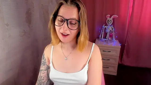 CuteLilyLove's cam snapshot