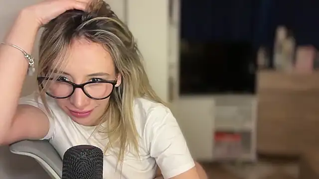 Gabby_cruz_'s cam snapshot