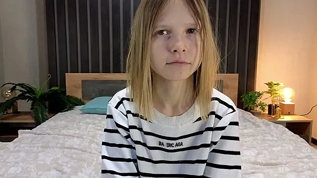 EssieVogel live sex cam