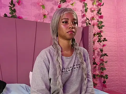 Lunaa_Brunettee's cam snapshot