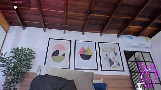 MiaKay1 live sex cam