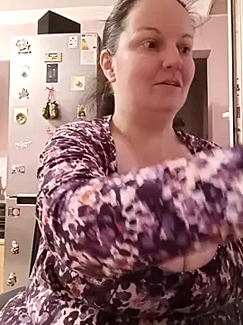 BustyLadyAlma live sex cam