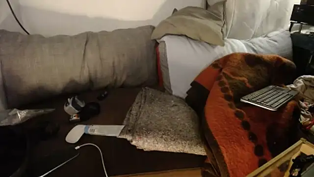 P4RtYBOII92 live sex cam