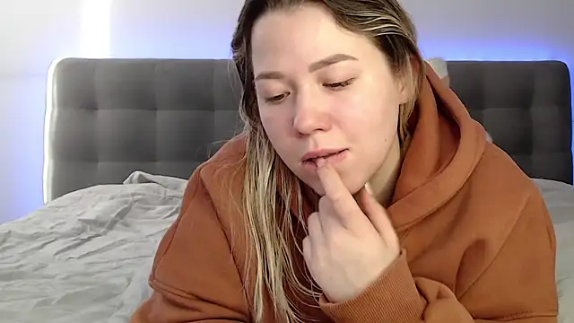 Embersweetbunny live sex cam