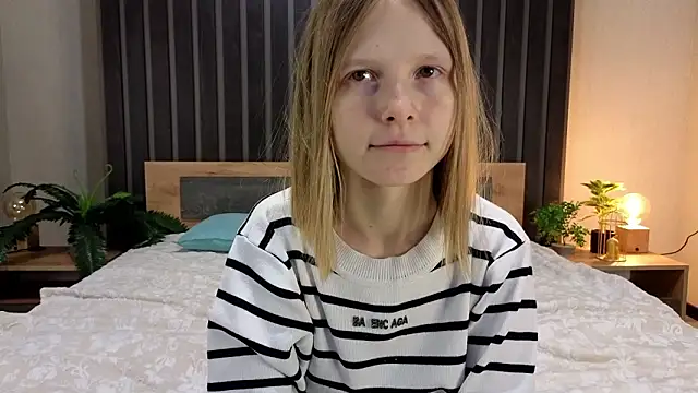 EssieVogel live sex cam