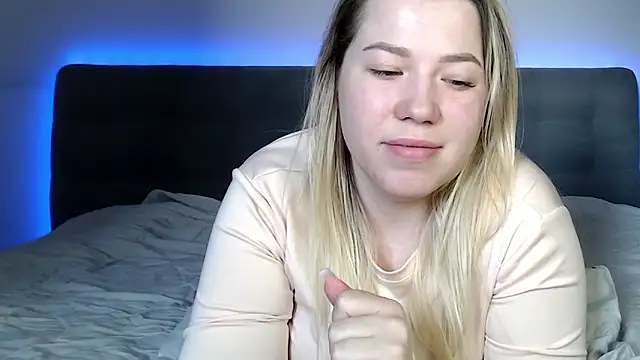 Embersweetbunny live sex cam