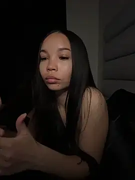 nikkiloveee live sex cam