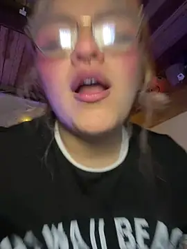 Sophia_Weest99 live sex cam