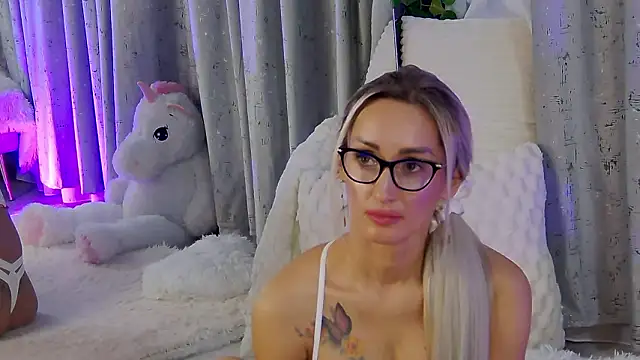 IsabelleEthan's cam snapshot