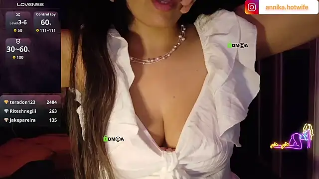 CharmingTania's cam snapshot