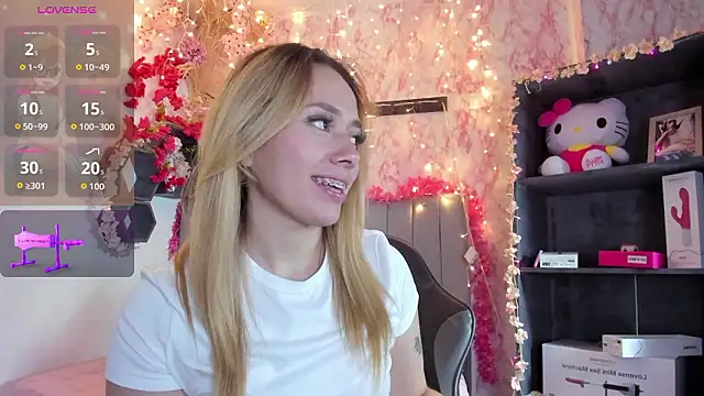 LanaMills_'s cam snapshot