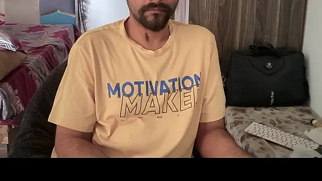 MakeMeAwareAah's cam snapshot